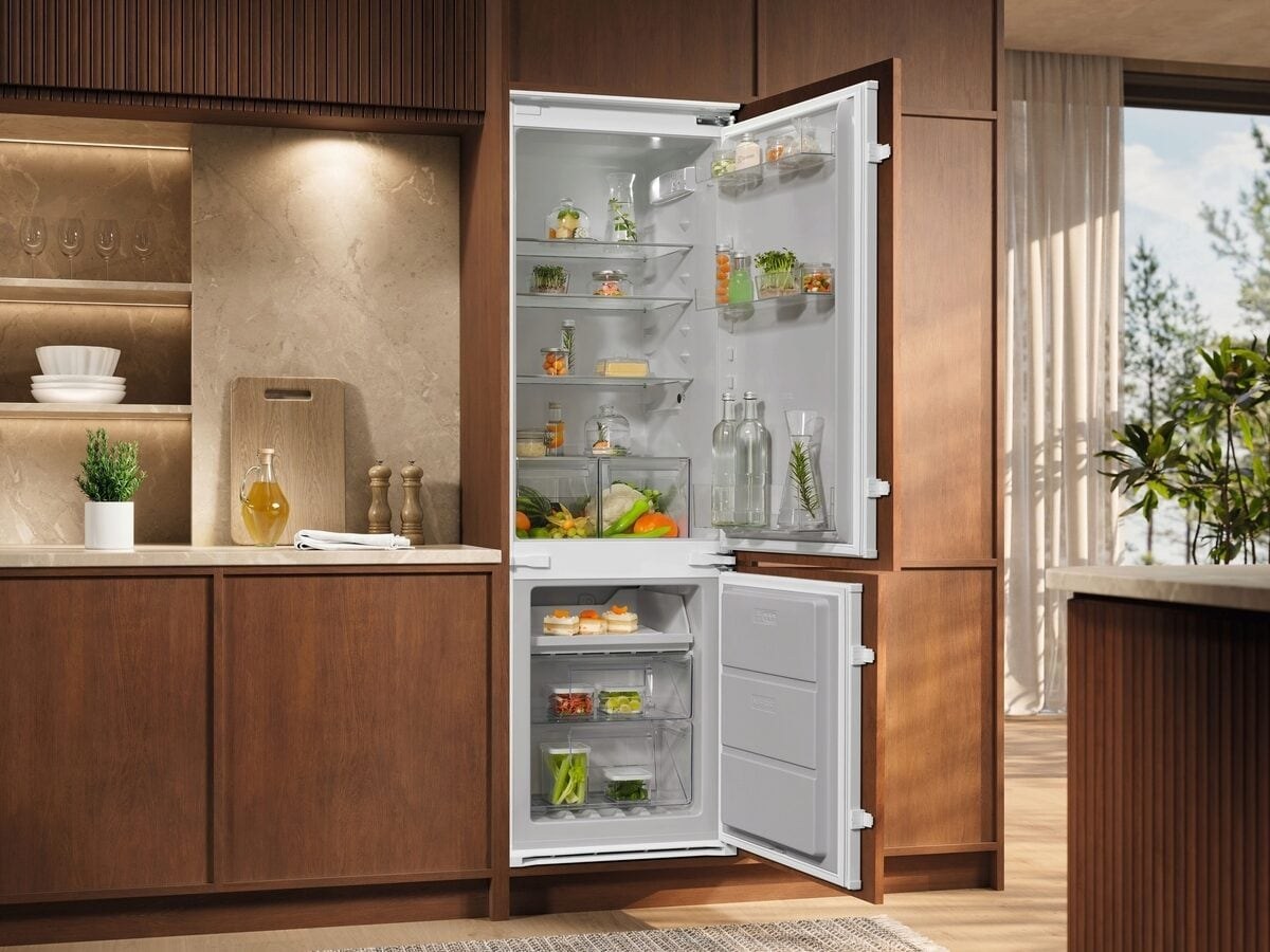 Vestavná lednice s mrazákem Electrolux ENA7NE18S