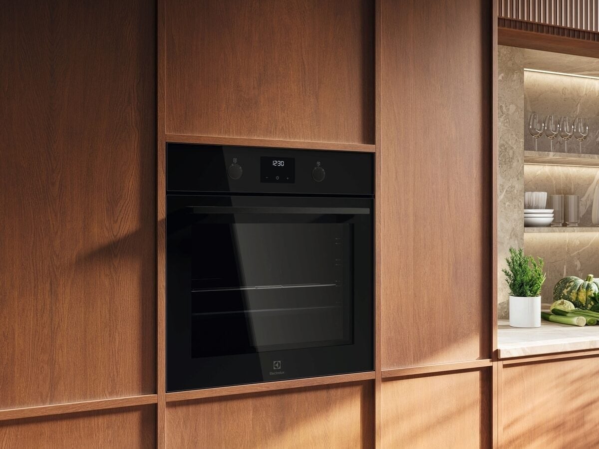 Vestavná horkovzdušná trouba Electrolux KOFGH70TK