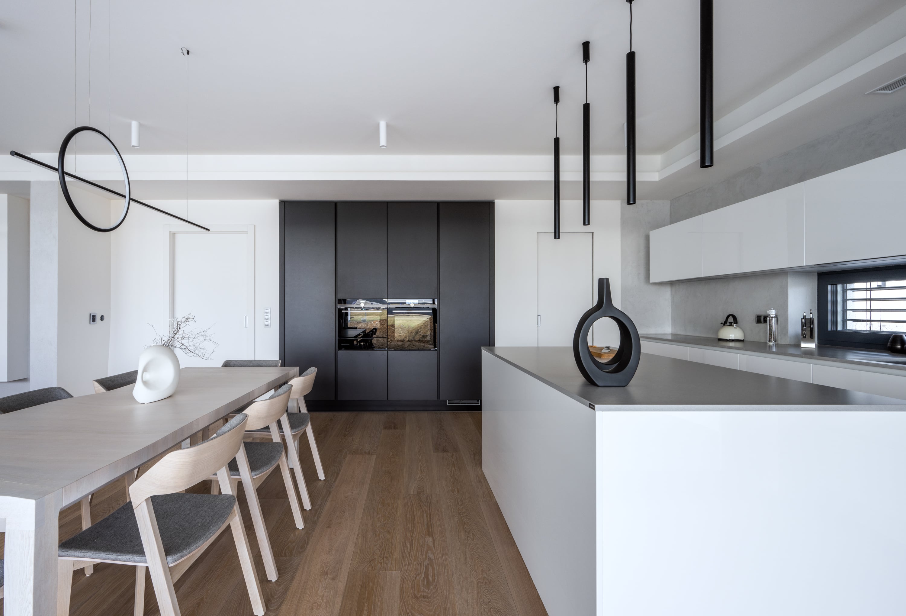 Black Graphite Evermatt na vysokých skříních